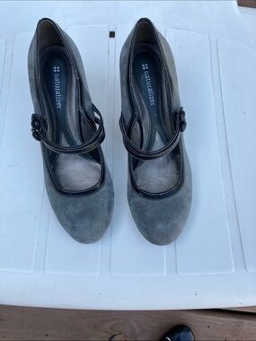 Naturalizer Women’s Daybreak Mary Jean Sz 6 1/2 Grey Black Suede Mid heel pump.